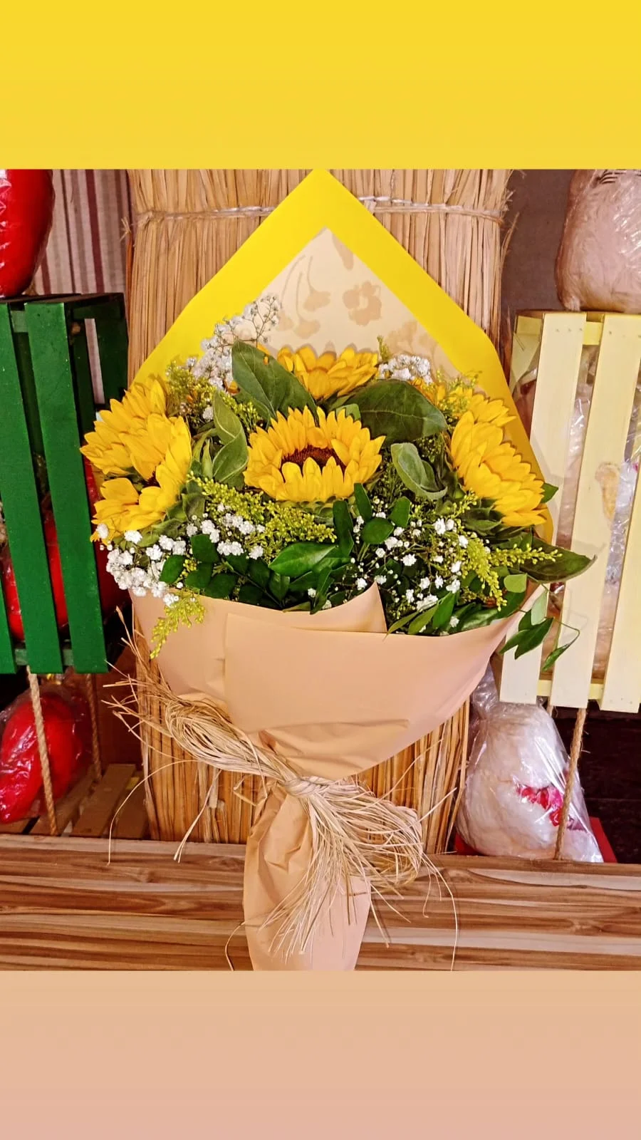 Buquê de 6 Rosas com Girassol