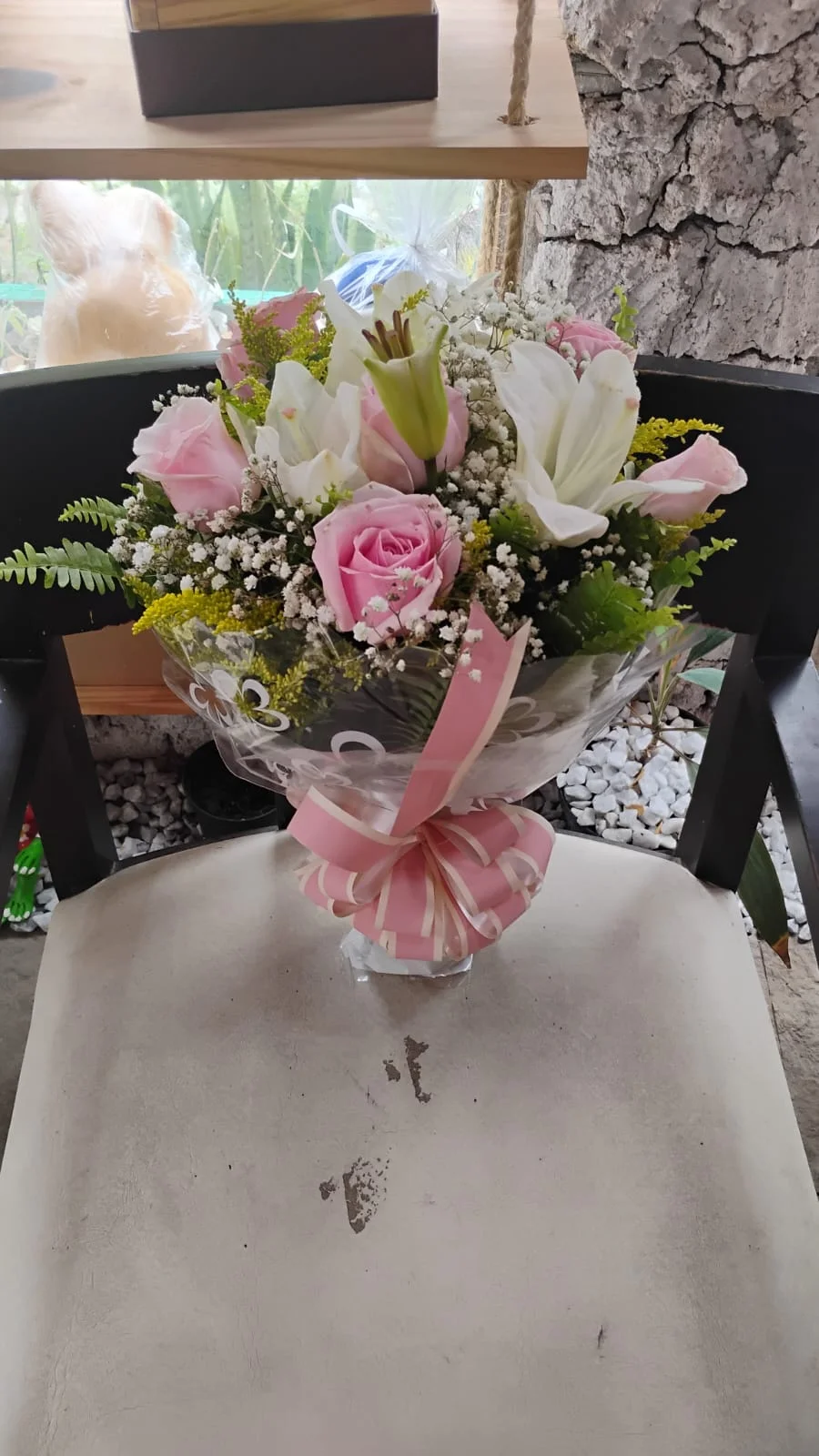 Buquê de 6 Rosas com 4 Lírios