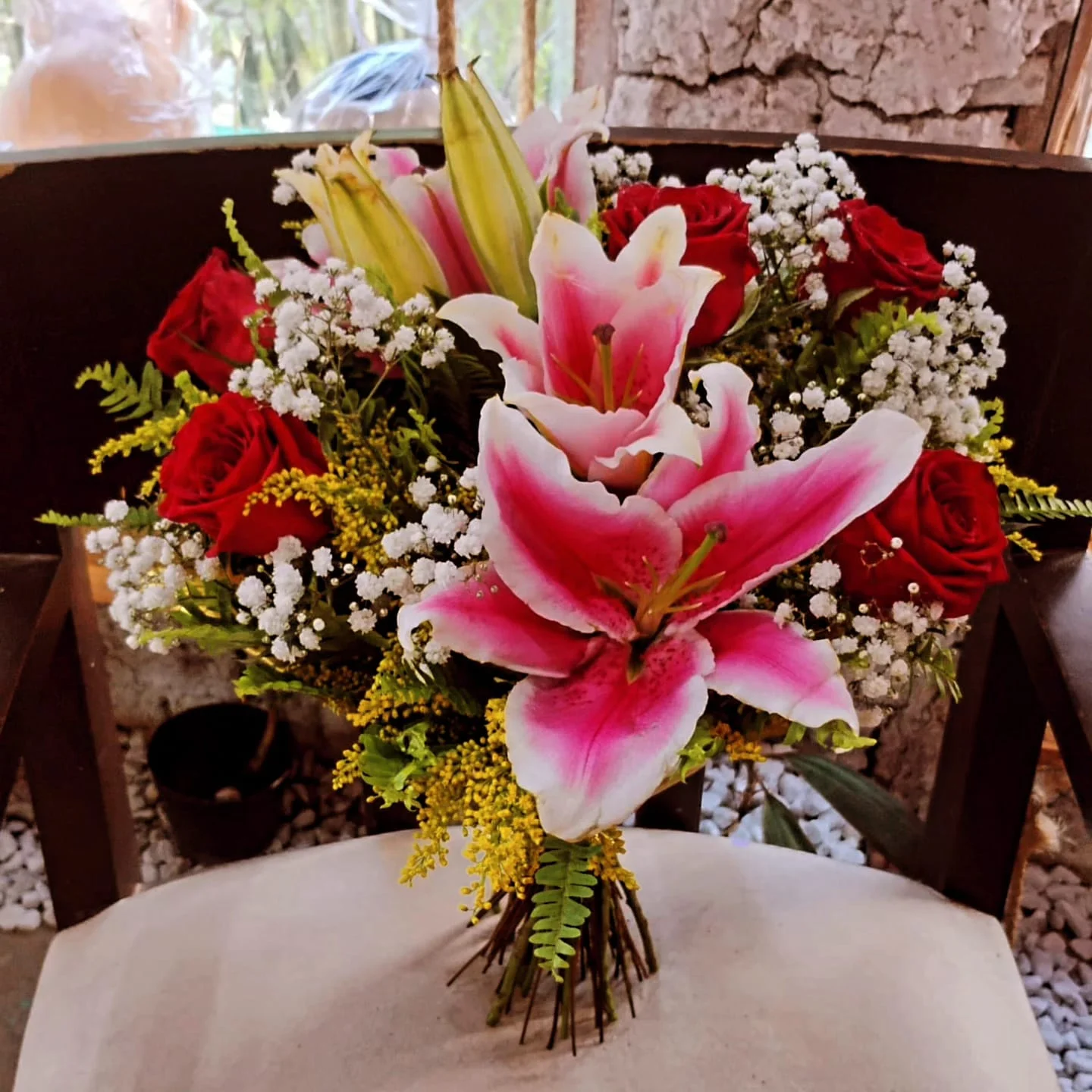 Buquê de 6 Rosas com 8 Lírios